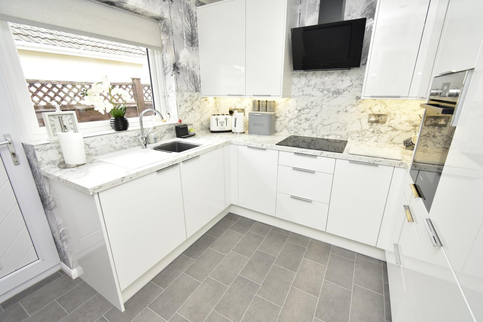 A KITCHEN 1.JPG